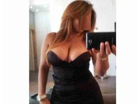 Jolie meuf pour prendre soin des hommes de la région